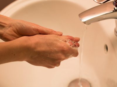 Hand-washing-before-handling-contact-lenses