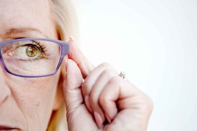 close-up-of-woman-wearing-glasses.med_